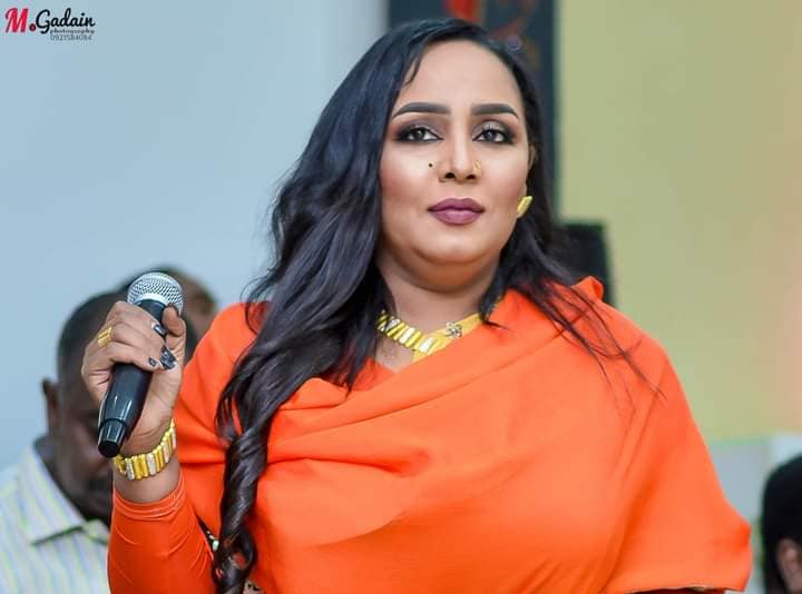 شاهد بالفيديو.. الفنانة هدى عربي تعود لإشعال مواقع التواصل الاجتماعي بفاصل من الرقص الجديد والمثير 10 هدى عربي