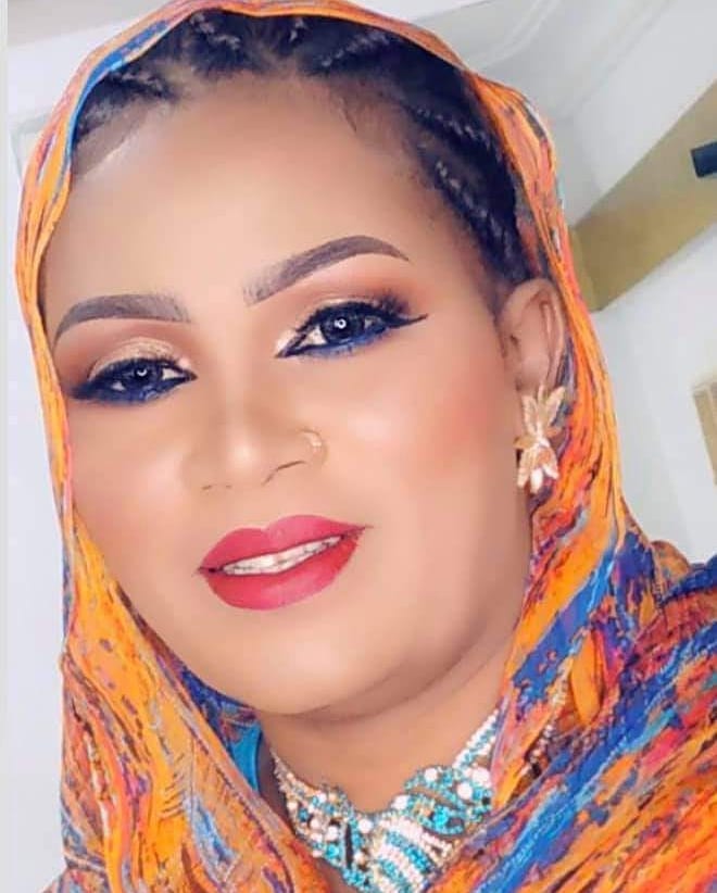 شاهد بالفيديو.. البرنس يدخل في وصلة رقص مثيرة مع الفنانة إنصاف مدني احتفالاً بزواجه 10 121227958 2827224473976424 6851250266475939187 n