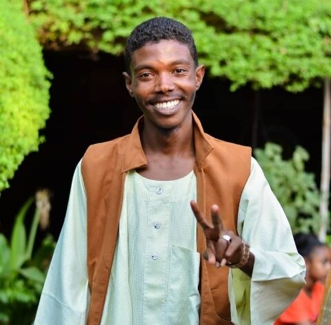 سوداني يحكي قصة أول علاقة حب في حياته مسرحها فيسبوك.. تفاصيل مثيرة 1 احمد نصر الدين