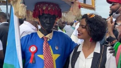 لوشي مع مواطن جنوبي