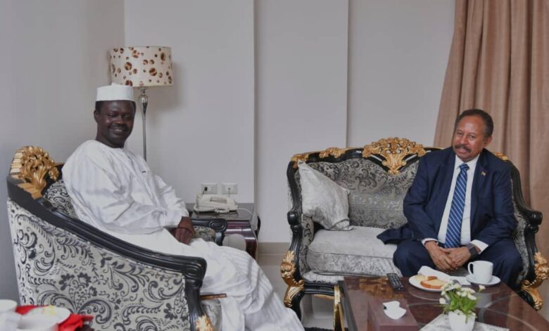 حمدوك ومناوي يبحثان آخر الترتيبات المتعلقة بتوقيع اتفاق السلام 1 مناوي