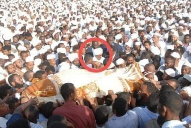 صورة الرئيس البشير في جنازة المرحوم الشيخ محمد سيد حاج 1 سيد حاج