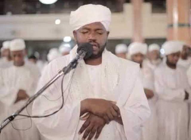 شاهد بالفيديو.. قارئ باكستاني يرتل القرآن بصوت جميل على طريقة الشيخ السوداني الراحل نورين محمد صديق وينال إعجاب جمهور مواقع التواصل بالسودان 1 نورين