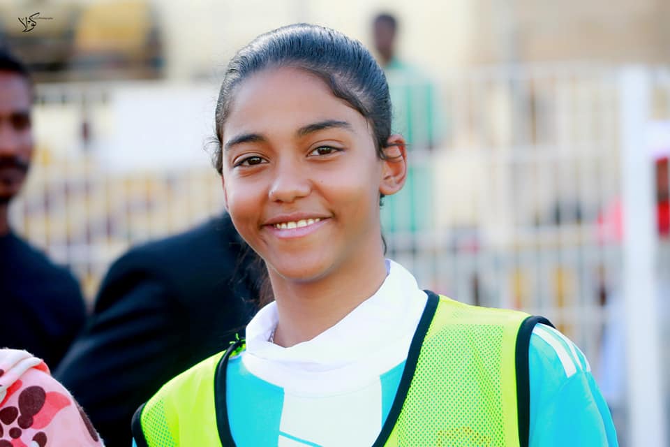 شاهد بالصور.. حسناء كرة القدم السودانية تعود لإشعال السوشيال ميديا من جديد.. تظهر متحسرة بسبب الخسارة وتكسب تعاطف المئات من الجمهور 14 ارجوان عصام