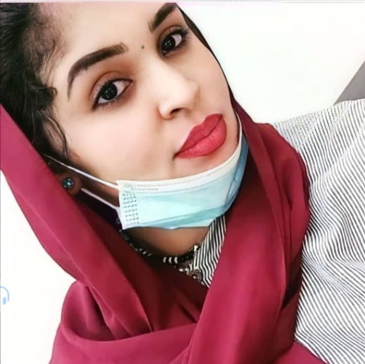 شاهد بالصورة.. وزيرة "القراية" السودانية الحسناء تدعم الجيش السوداني بارتدائها "الكاكي" ورفع التحية العسكرية 11 تغريد الخواض