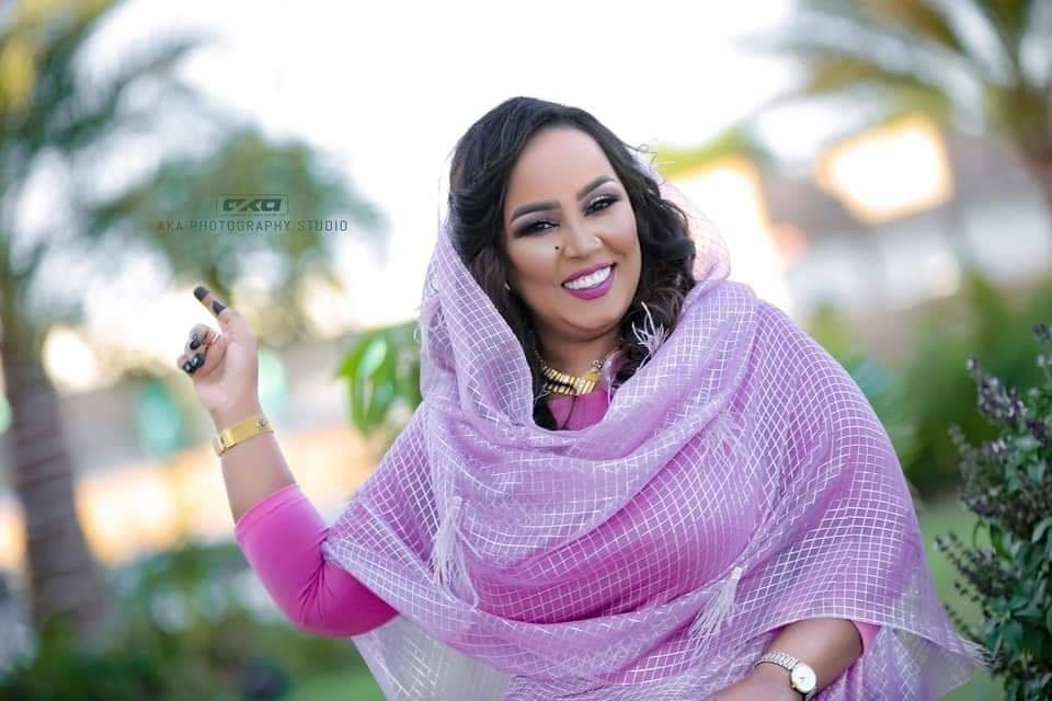 شاهد بالفيديو.. خلال بروفة لإحدى حفلاتها الجماهيرية.. الفنانة هدى عربي تظهر بأزياء مثيرة للجدل وتنال حظها من الردم 10 هدى عربي جديد2