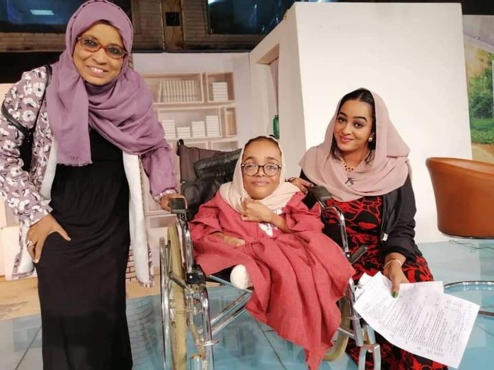 الجامعة العربية المفتوحة تكرم الطالبة علا بمنحة دراسية كاملة 10 الاء محمد