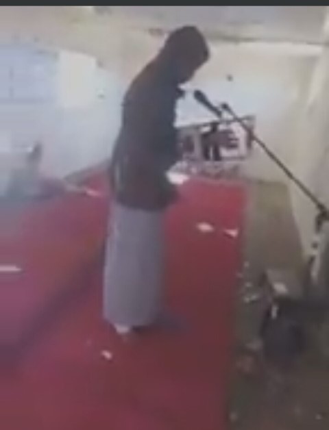 بالفيديو: (الجديد في السودان) شاب يغني داخل مسجد وناشطون يعلقون (النوعية دي جايبة لينا البلاوي) 10 غناي