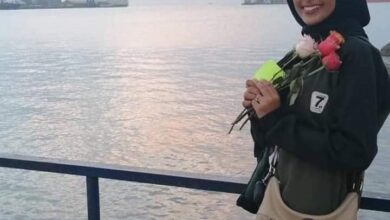 بائعة الورود