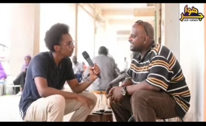 شاهد بالفيديو: شاب سوداني يُشبه وجوده في السودان بعذاب جهنم ويتمنى تحقيق حلم غريب في المستقبل 1 شاب عذاب