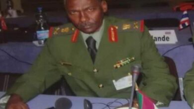 وزير الدفاع ياسين ابراهيم