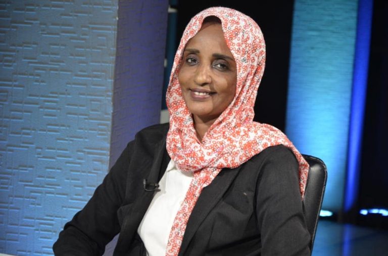 أسماء جمعة تكتب ظاهرة الانتحار بالصبغة 10 اسماء جمعة 768x508 1