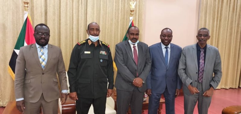 وعدونا بأن (الكيزان سيصرخون) ولكن لحكمة يعلمها الله عادوا إلى مؤسساتهم وهم يُزًفون على أنغام الموسيقى 11 لجنة التمكين برهان