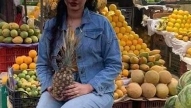 بائعة الفاكهة