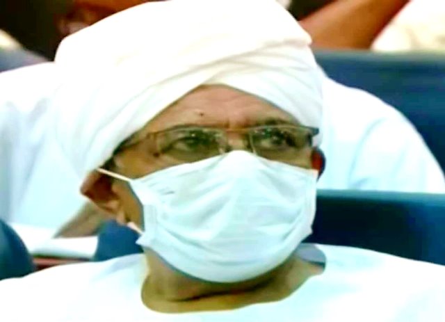 تباين الآراء بشأن قانونية تصريحات المخلوع وحضرة يطالب بفتح بلاغ في مواجهته 10 سجن البشير