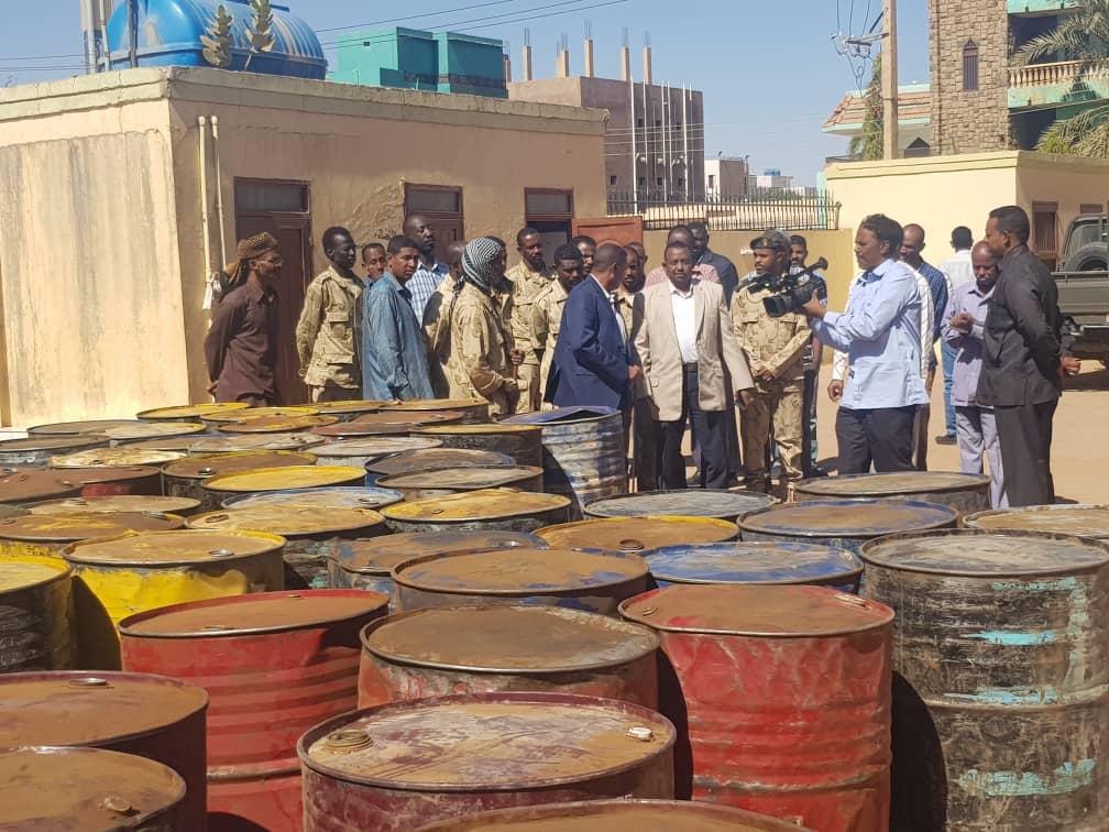 الشرطة الأمنية بمحلية بربر تضبط كميات من الوقود والبضائع المهربة 10 تهريب وقود