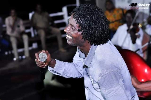 عاطف السماني يدافع عن البرنس في عشرة ونسة 10 عاطف السماني