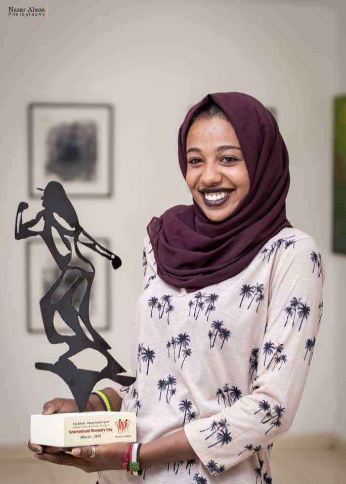 صائدة البمبان : أؤيد إسقاط الحكومة وإعادة الثورة المُختطفة 10 صائدة البمبان