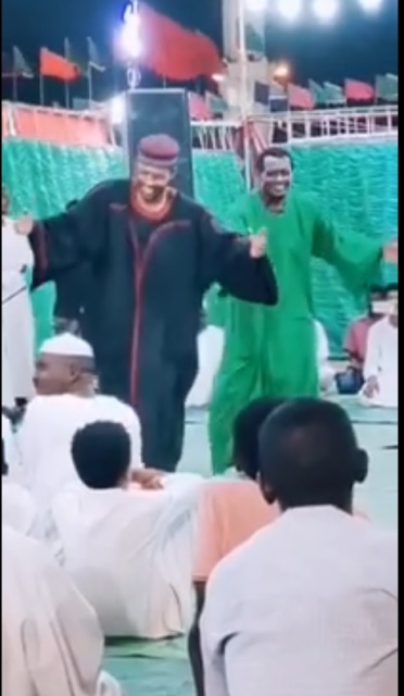 شاهد بالفيديو.. مشهد غريب في احتفالات المولد النبوي بالخرطوم يثير دهشة رواد التواصل 10 مولد