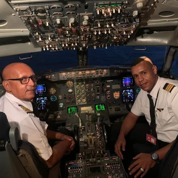 في حالة فريدة.. أب سوداني وابنه يقودان طائرة إلى خارج السودان 10 FB IMG 1633192431258