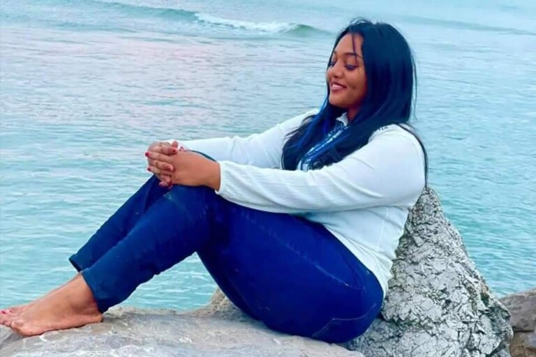 شاهد بالصور: إعلامية سودانية تكتسح السوشيال ميديا وتلفت الأنظار بصورها المثيرة 13 FB IMG 1634996710812 1 768x512 1