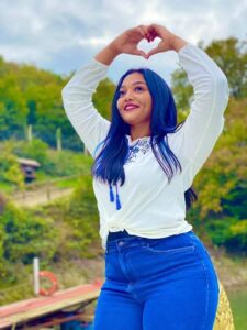 شاهد بالصور: إعلامية سودانية تكتسح السوشيال ميديا وتلفت الأنظار بصورها المثيرة 3 FB IMG 1634996728950