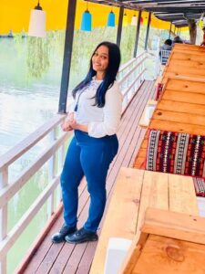 شاهد بالصور: إعلامية سودانية تكتسح السوشيال ميديا وتلفت الأنظار بصورها المثيرة 2 FB IMG 1634996744240