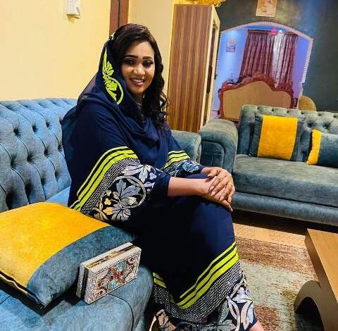 شاهد بالصور.. المطربة "عائشة الجبل" تعرض أول هدية لها في ذكرى مرور شهر على زواجها 1 عشة