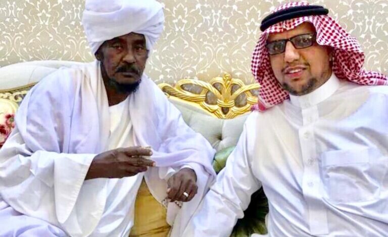 بالصور.. في يوم المعلم.. سعوديون يعيدون ذكرى معلم سوداني دَرسَّهم قبل 40 عاماً بمتوسطة نَمِرة جنوبي مكة المكرمة 1 ٢٠٢١١٠٠٨ ١٠٥٩٤٧ 768x732 1
