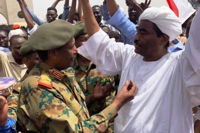 قادة الجيش السوداني يسجلون ملاحظات على مسودة الدستور والمباحثات تتوسع 10 البرهان ابراهيم الشيخ