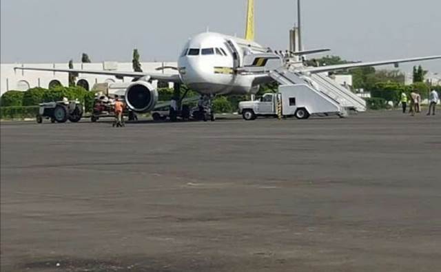 إستعمال ميزان "حطب" بمطار نيالا غربي السودان 10 مطار نيالا