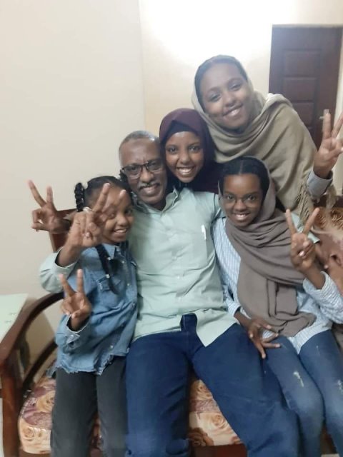 وكان وجدي صالح يخرج كل أسبوع متباهيا بأنه جعل كمية من الآباء "يصرخون" 10 وجدي واسرته