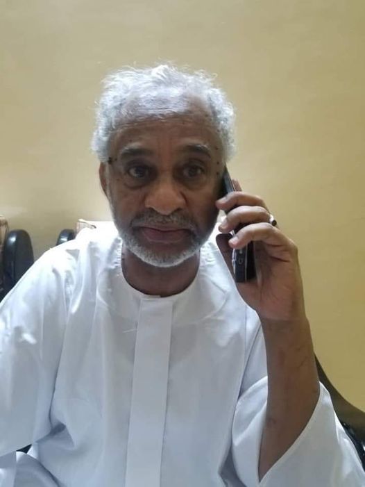 شاهد بالصورة.. أول ظهور لمستشار رئيس الوزراء ووزير الإعلام السوداني السابق عقب إطلاق سراحه ونشطاء: (شهر واحد قدر يغير شكلك) 2 اطلاق سراح فيصل محمد صالح