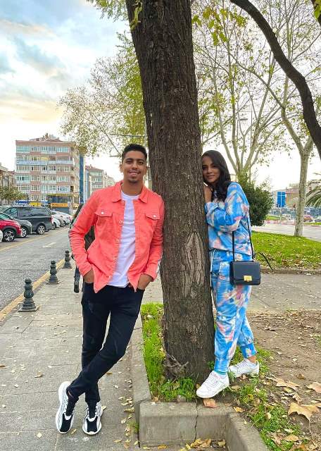 شاهد: حازم حلمي يعود ويشعل مواقع التواصل من جديد عقب ظهوره مع "أمل منير" باسطنبول 10 امل حازم