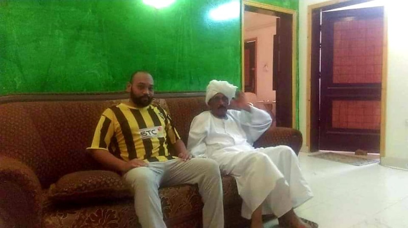 أسرة الموسيقار "حافظ عبد الرحمن" توضح حقيقة ما راج عن صحته وتنشر صورة حديثة له 10 حافظ عبد الرحمن