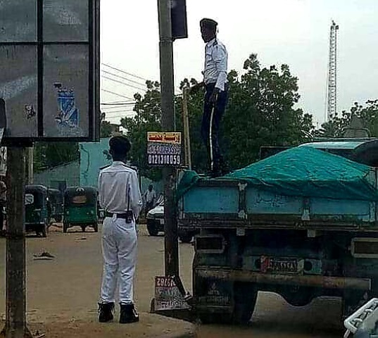 مدير شرطة الولاية الشمالية يشهد البرنامج التثقيفي لإدارة المرور السريع 10 شرطي مرور