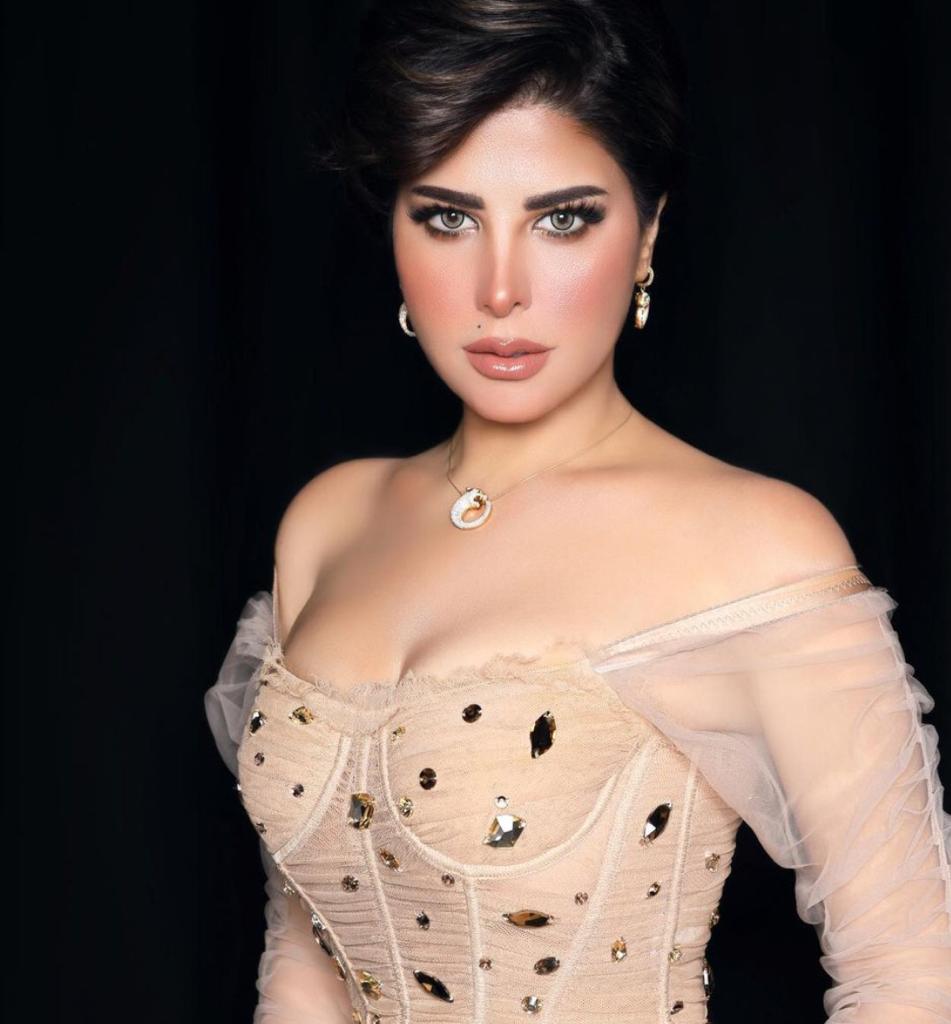 بالفيديو.. خلال بث مباشر.. الفنانة شمس الكويتية تعرض الزواج على إعلامي وتثير جدلاً! 10 شمس الكويتية