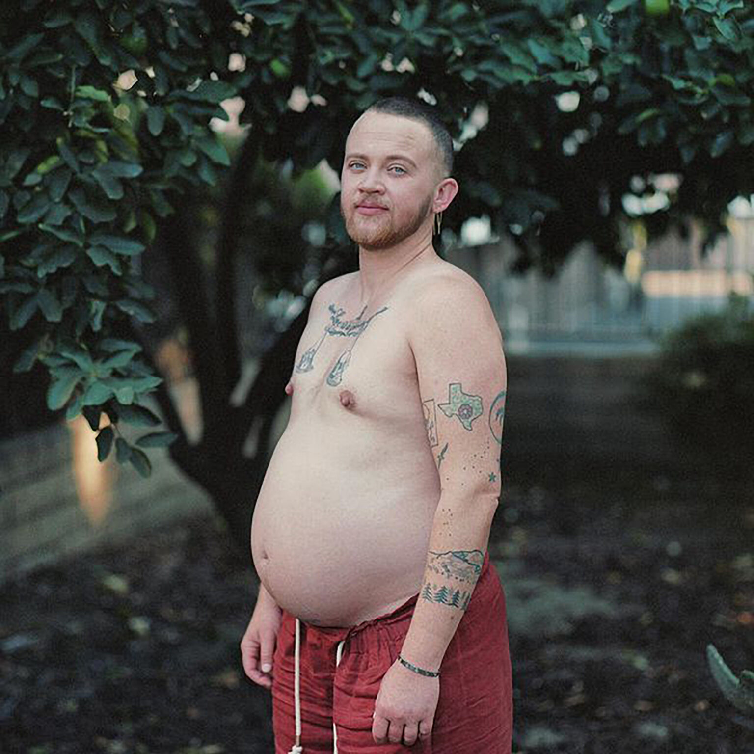 «أشعر بالحرية».. متحول جنسيًا يلد طفلًا لإثبات أن «الأمومة ليست حكرًا على النساء» 13 متحول جنسي حامل