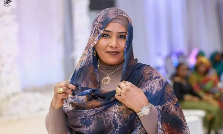 شاهد بالفيديو.. الشاعرة داليا الياس ترد على سائق تاكسي مصري: (مصر أم الدنيا والسودان أبوها) والأخير يتعجب: (حلوة دي) 1 داليا الياس