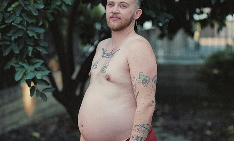 «أشعر بالحرية».. متحول جنسيًا يلد طفلًا لإثبات أن «الأمومة ليست حكرًا على النساء» 1 متحول جنسي حامل