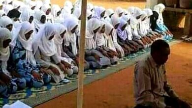 معلم سوداني