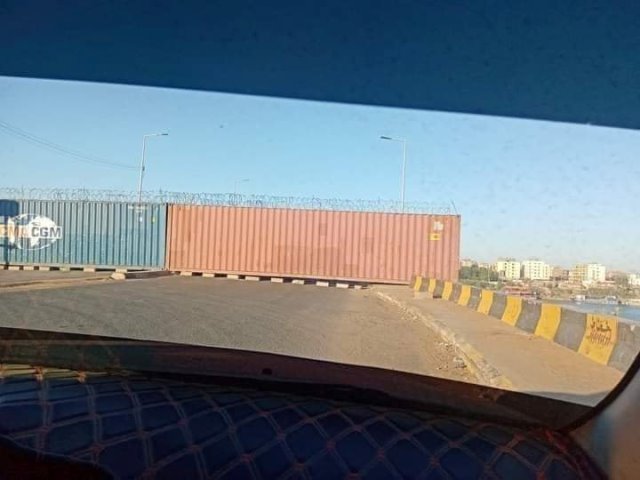 كان راكبين راس، نحن كمان راكبين رأسين..! 10 حاويات