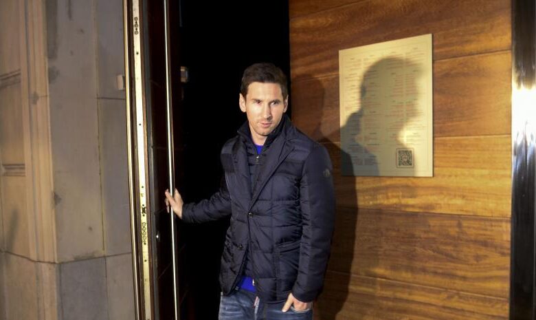 بالصور.. ميسي يعود لبرشلونة 1 image 3