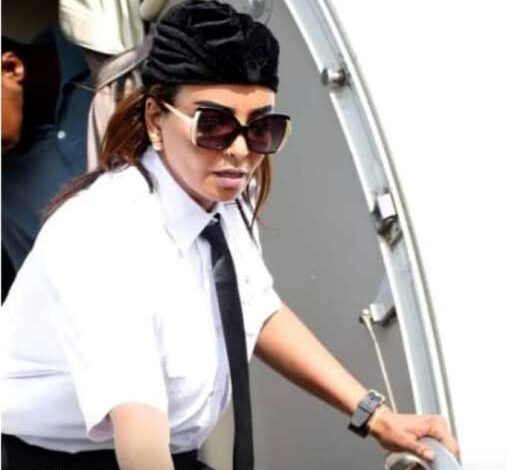 شاهد بالصور: السودانية اعتدال حسين.. من مضيفة رفضت العمل بشركة طيران خليجية بسبب الخمور إلى كابتن 1 اعتدال حسين