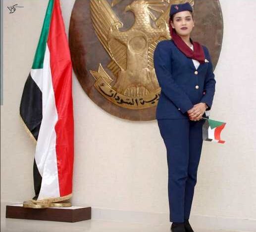 المضيفة الجوية معزة خليفة.. الطائرات قاسم مشترك بين طفولتها وشبابها 1 معزة خليفة