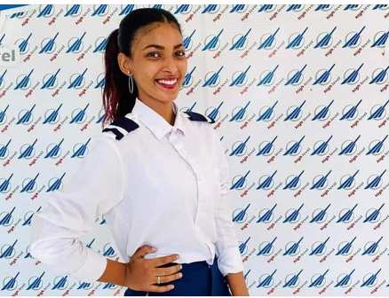 شاهد بالصور: مي إسماعيل إبراهيم.. بائعة الورد البورتسودانية تكمل دراسة الضيافة الجوية 1 مي اسماعيل