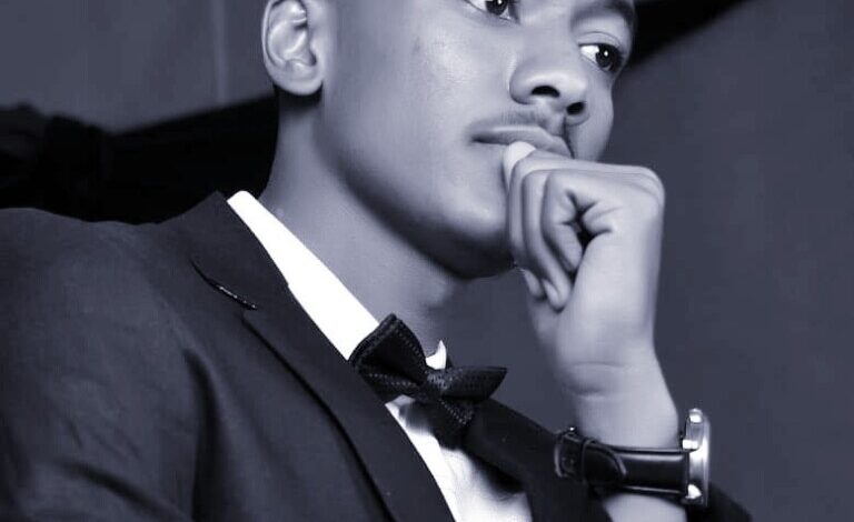 شاهد بالفيديو.. مُطرب سوداني صاعد يتصدر تريند “تيك توك” ويبهر منصات التواصل بأدائه الرائع 1 ٢٠٢٢٠١٢٣ ١٩٢٥٥٥ 768x776 1