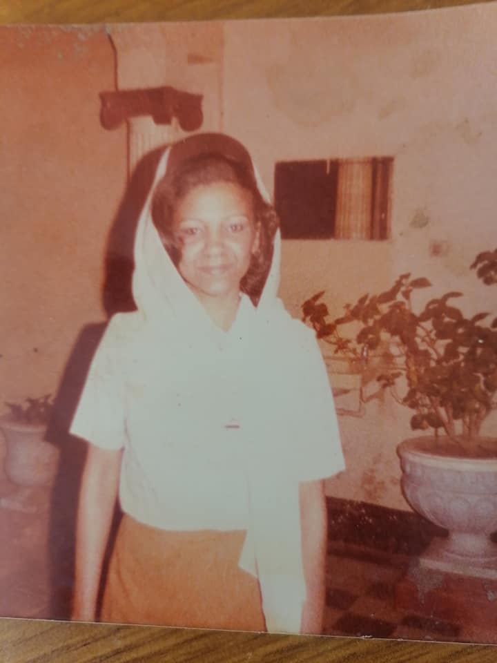 شاهد بالصور: ماما احلام.. نحتت إسمها بمداد من ذهب على جدار قطاع الطيران في السودان 13 احلام1