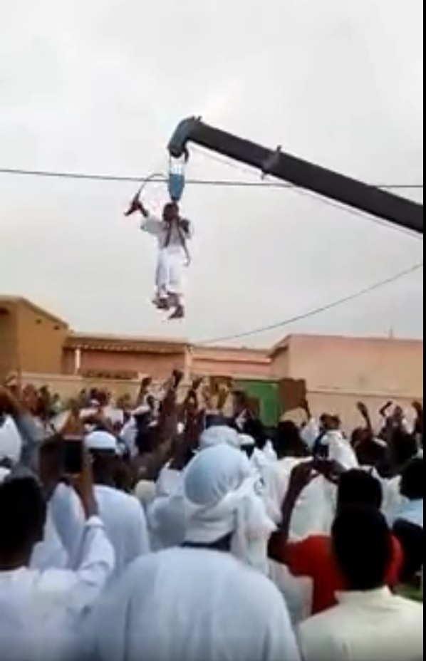 شاهد بالفيديو: عريس سوداني يحلق بونش في السماء يدهش معازيمه في الأرض ويشعل منصات التواصل 10 عريس سوداني
