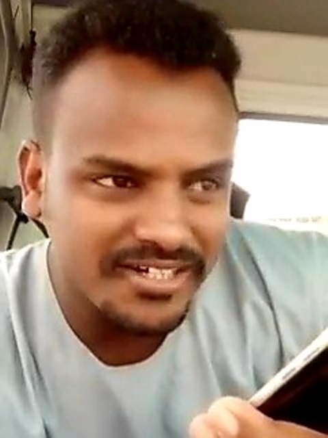 شاهد بالفيديو.. مُغترب سوداني يقلّد "هندي" ببراعة ويثير موجة من الضحك على منصات التواصل 10 يقلد هندي